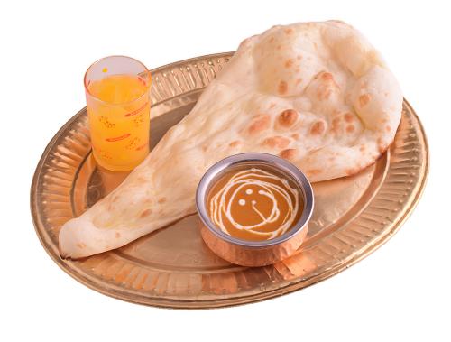 お子様でも食べられる、甘口インドカレーにナンとドリンクが付いた【お子様セット】