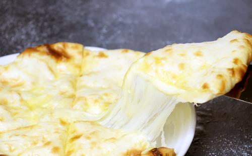食べきれないハニーチーズナンはお持ち帰りができるんです！
