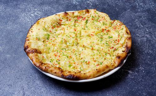 【ガーリックチーズナン】にんにく好きにぜひ食べてほしいのです