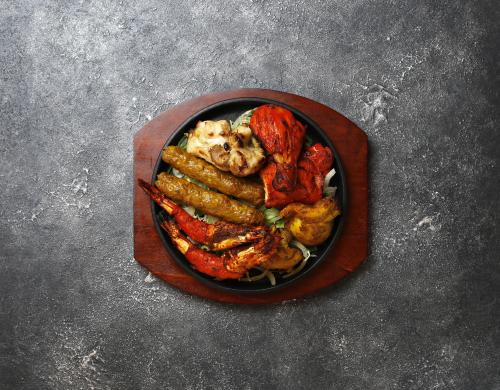 【ミックスグリルセット】タンドリーチキンやマライティッカを一度に楽しめる一皿