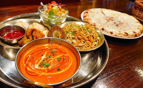 マトンカレーにはチーズ入りのナンがオススメ