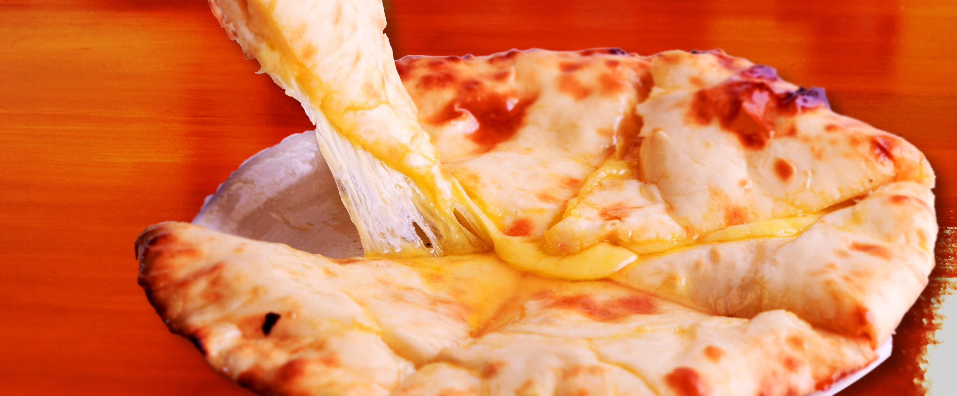 スワガタムのとろけてのびるハニーチーズナン
